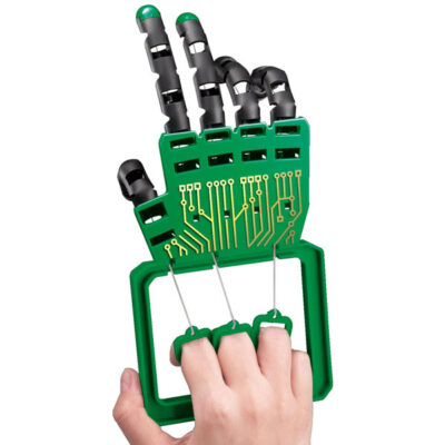 Robot hand met touwtjes