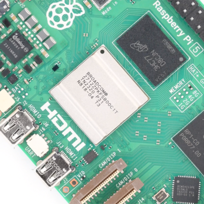 Close up van 64-bit quad-core Cortex-A76 processor op Raspberry Pi 5 8GB RAM